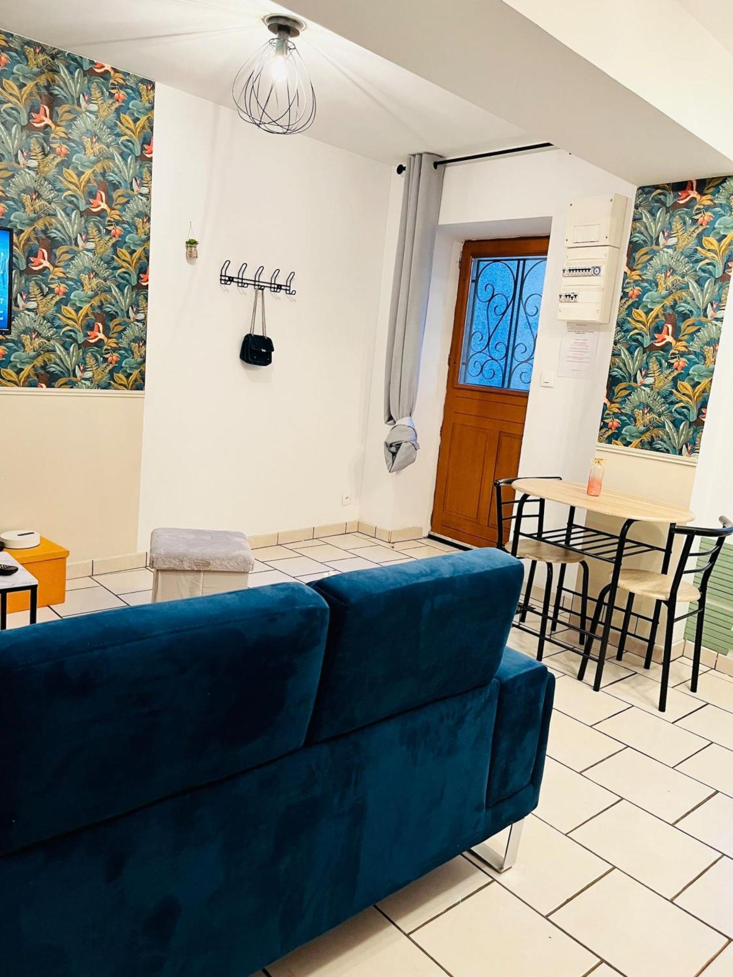 Duplex Charmant Au Coeur De Levroux Bagian luar foto