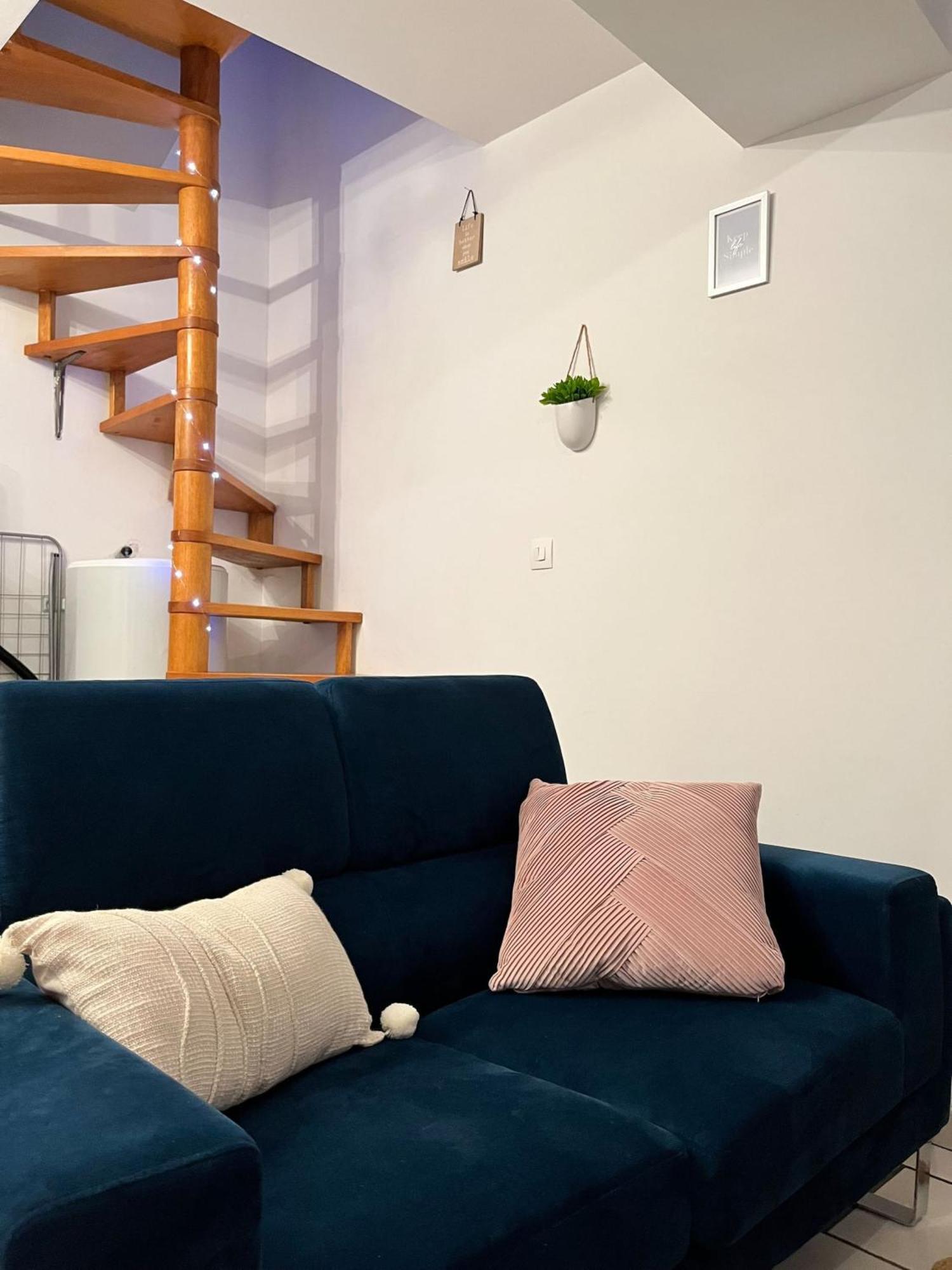 Duplex Charmant Au Coeur De Levroux Bagian luar foto